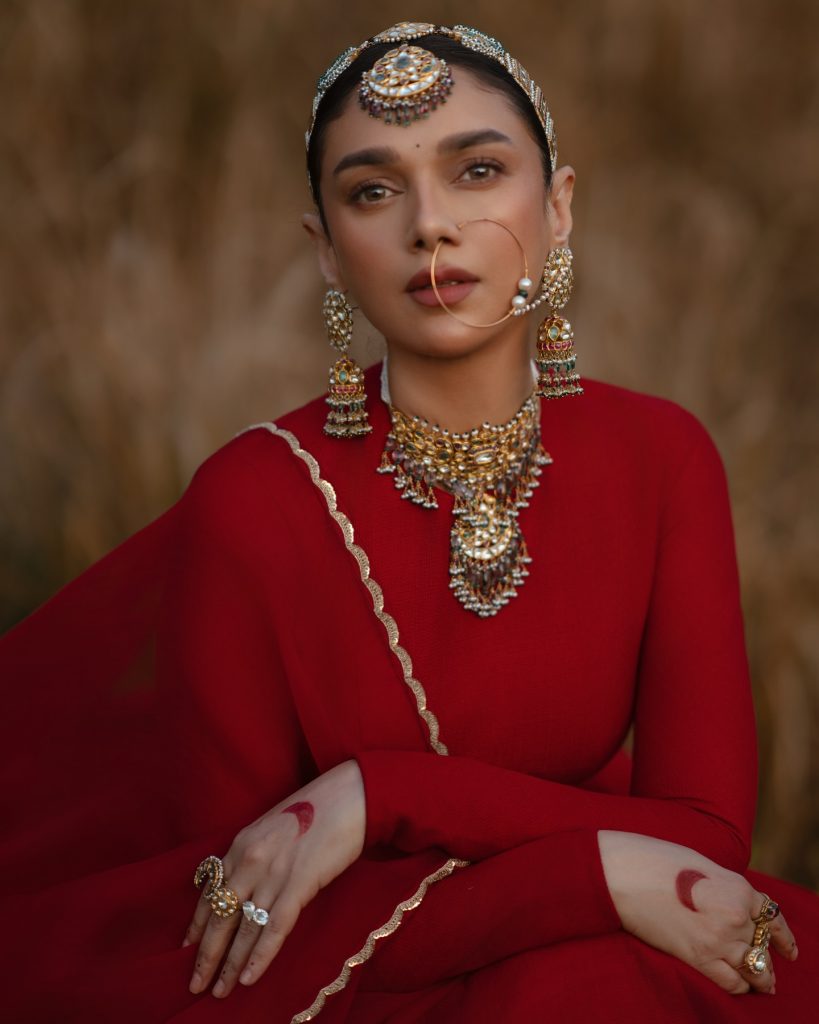 Aditi Rao Hydari & Siddharth Drop New Wedding Pictures; Dazzle In Sabyasachi Couture