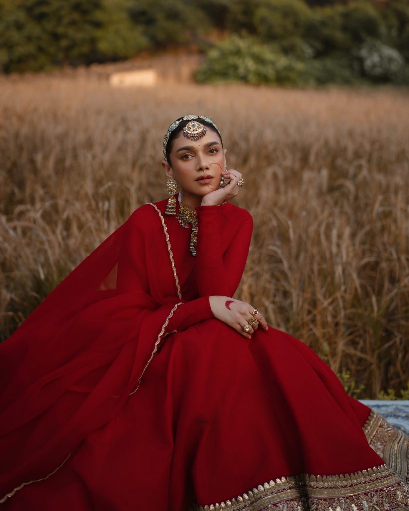 Aditi Rao Hydari & Siddharth Drop New Wedding Pictures; Dazzle In Sabyasachi Couture