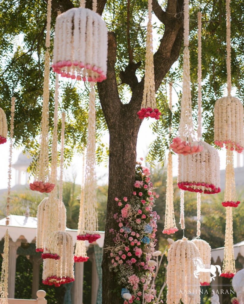 Top Wedding Decoration Ideas Using Flowers Creatively