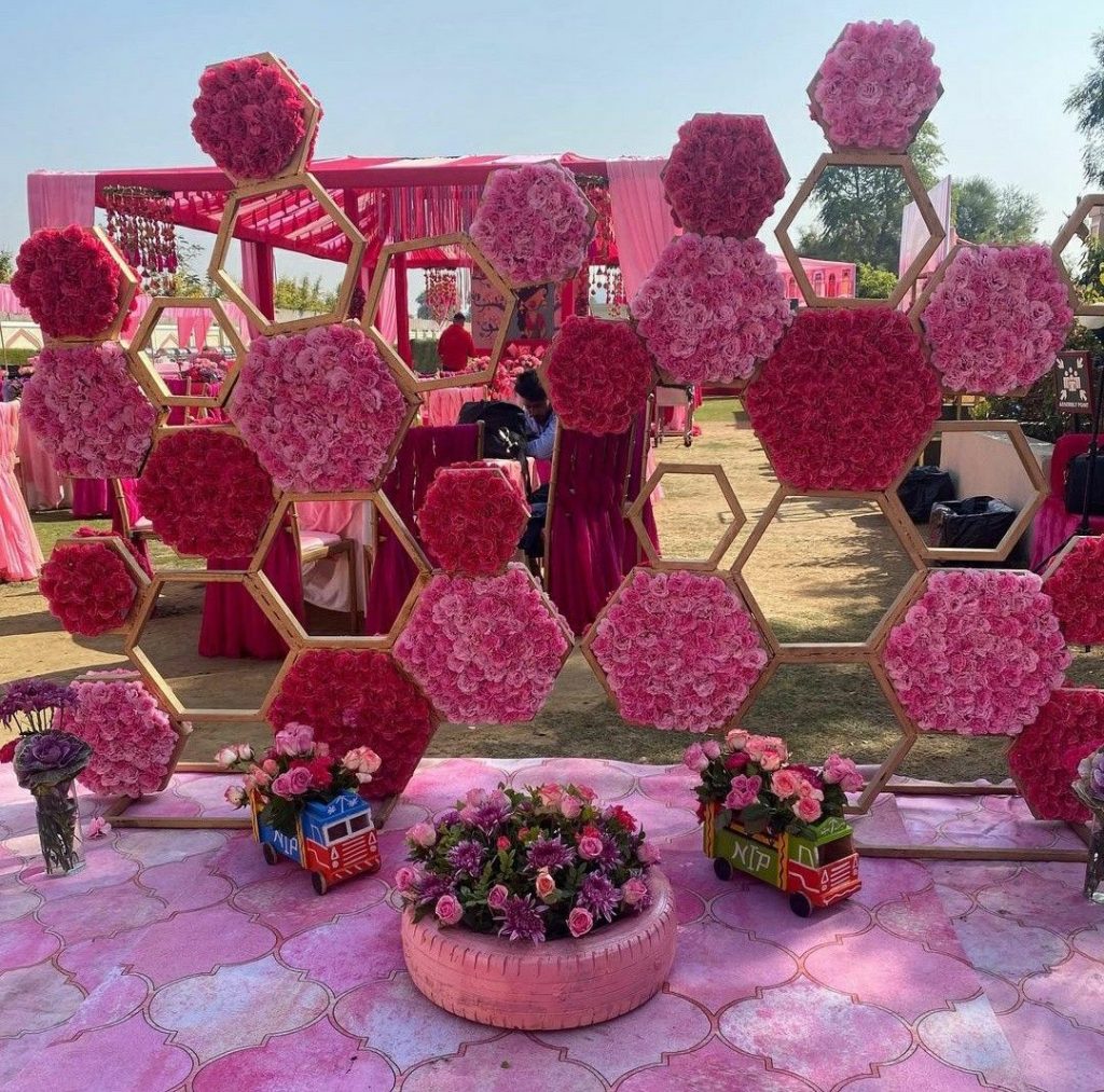 Top Wedding Decoration Ideas Using Flowers Creatively