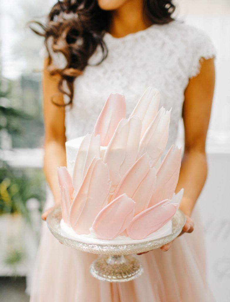 Latest Wedding Cake Trends We Can’t Stop Obsessing Over!